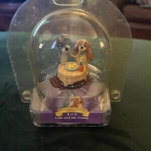 Disney 2000 LADY &TRAMP Spaghetti @ Tony's Magical Miniature Figurine Series #1